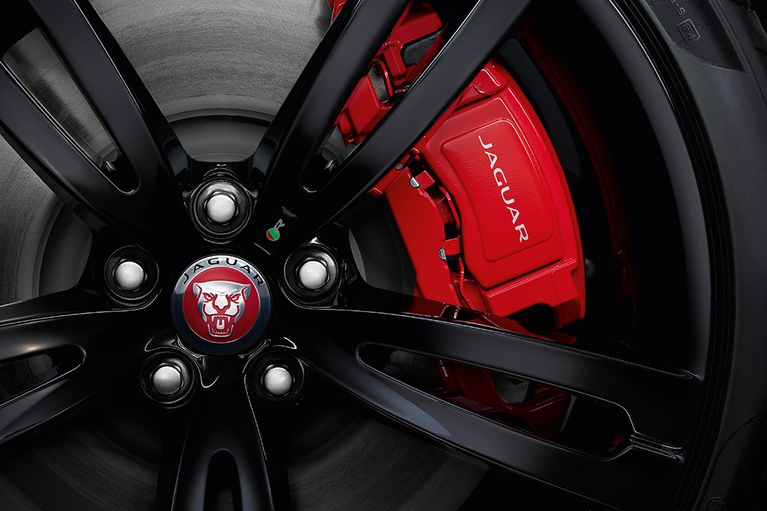 2018-Jaguar-XJR-575-06.jpg