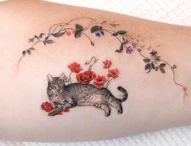 Vlasnica je odlučila napraviti preciznu tetovažu preminule mačke koja se nalazi ispod cvjetne duge