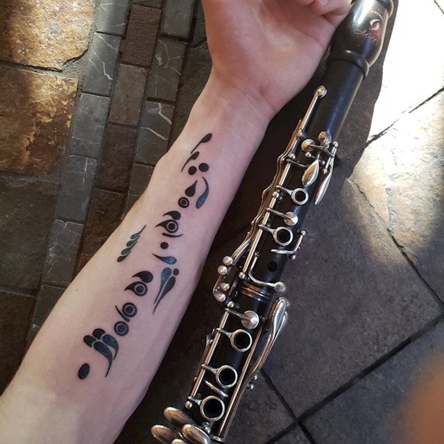 11. "Moja prva tetovaža - klarinet kojeg je dizajnirao moj tata"