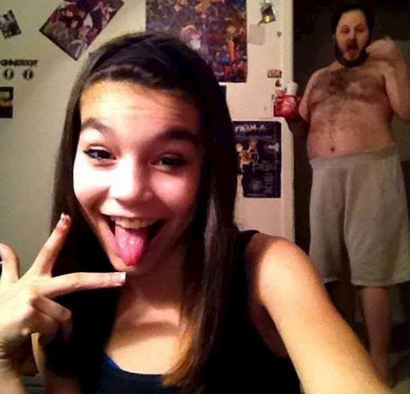 5. Lik u pozadini je ukrao pozornost na sebe