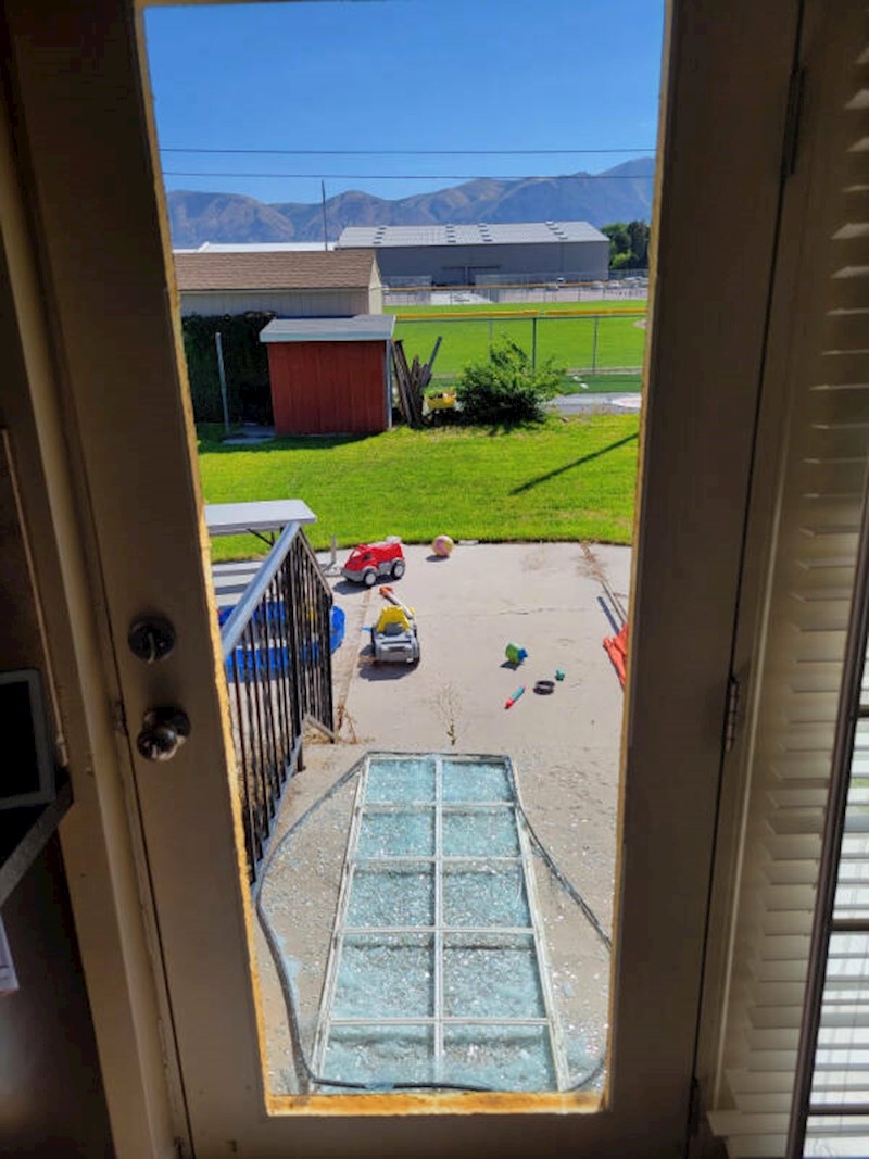 18. Samo je htjela oprati prozor...