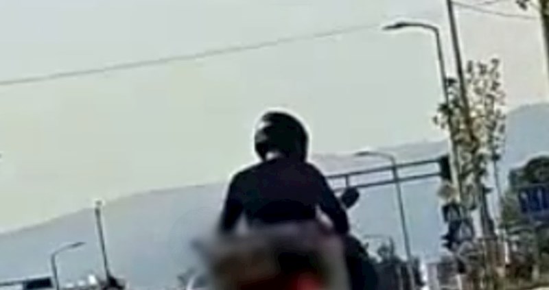 Netko je snimio bizaran prizor u Splitu, nećete vjerovati što je ovaj lik privezao za motor