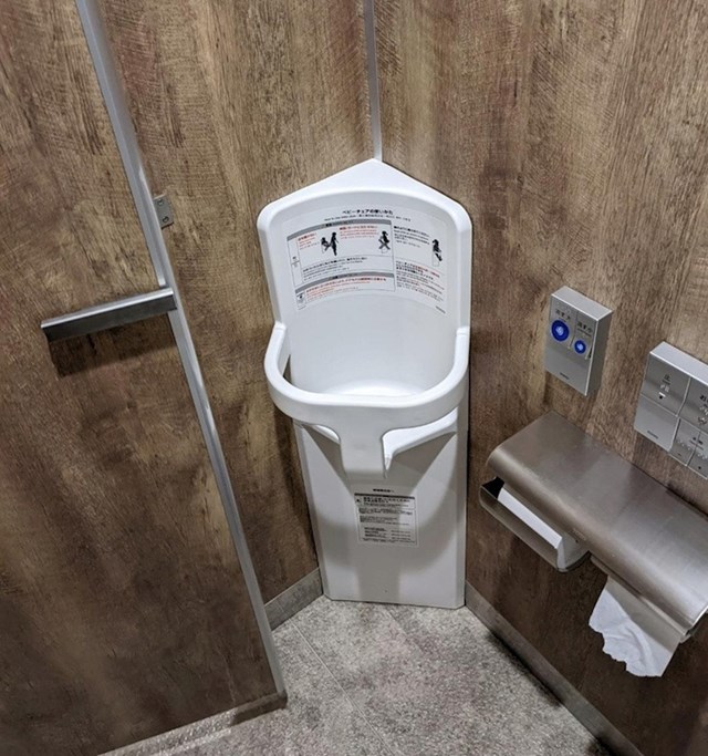 12. Neki zahodi u Japanu u wc-ima imaju sjedalicu za malu djecu tako da roditelji mogu bez brige obaviti nuždu