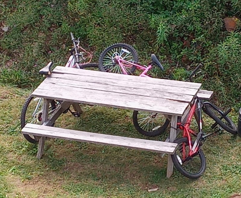 3. Nakon što su stanari zgrade jedne susjede zamolili da ne drže bicikle nasred hodnika ovako su im se "osvetili"