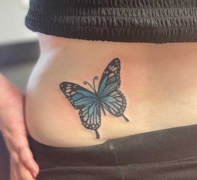 Žena je odlučila tetovirati leptira kako bi obilježila dvije godine otkako ne boluje od raka