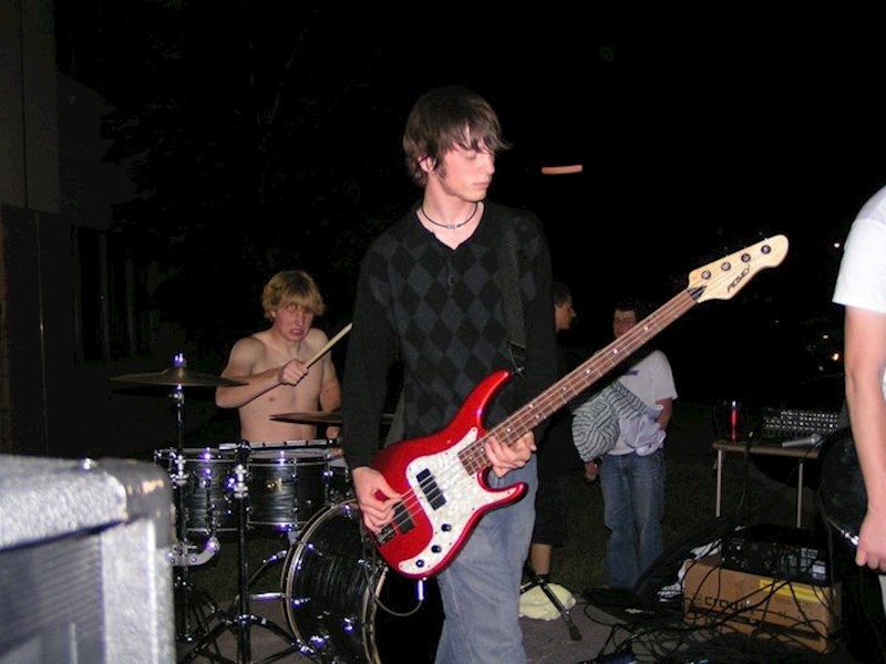 10. Trenuci prije nego je palica opalila gitarista u glavu 😂