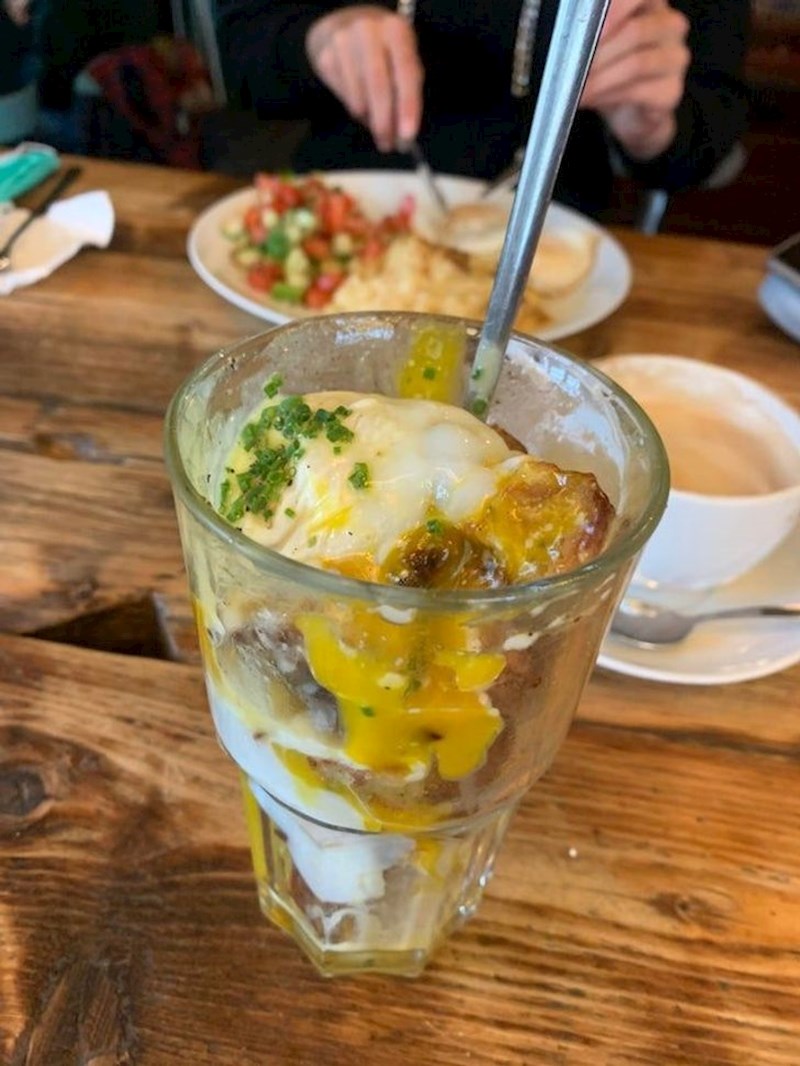 15. "Tražio sam za doručak jaja Benedict, a ovako su mi ih poslužili. Izgleda li vam ovo primamljivo?"