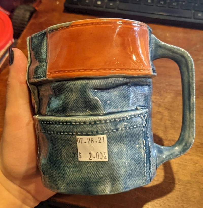 4. Prečudna šalica