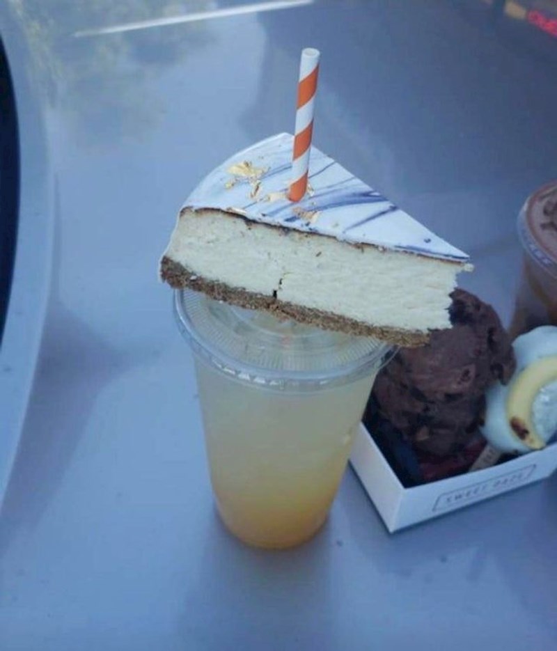 10. "Morala sam tortu od sira jesti rukama, naravno da je puknula na pola i nisam sve uspjela pojesti"