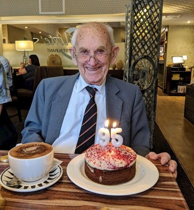 Na proslavi svog 95. rođendana je rekao da sada barem više ne mora brinuti da će ovaj svijet napustiti premlad