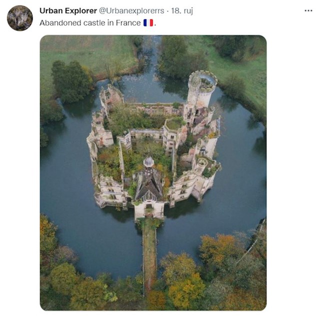 2. Napušten dvorac u Francuskoj