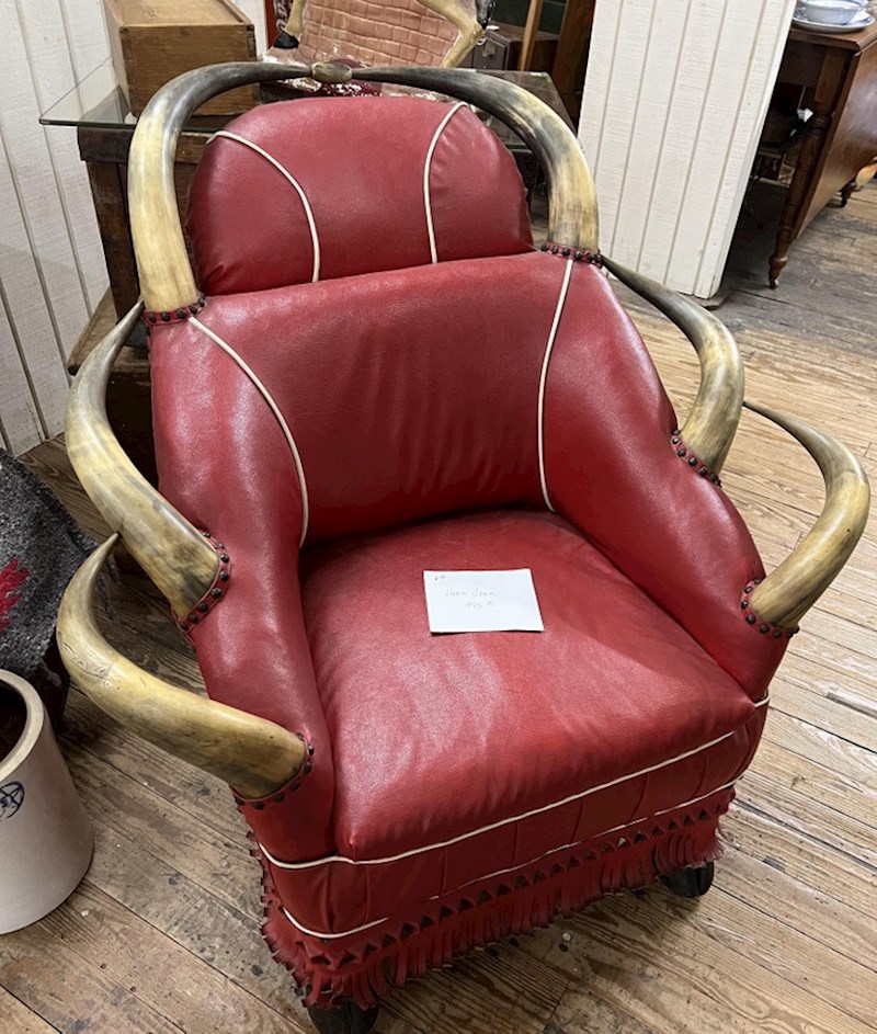 10. Kožna fotelja s rogovima, tko je došao na ovu ideju?