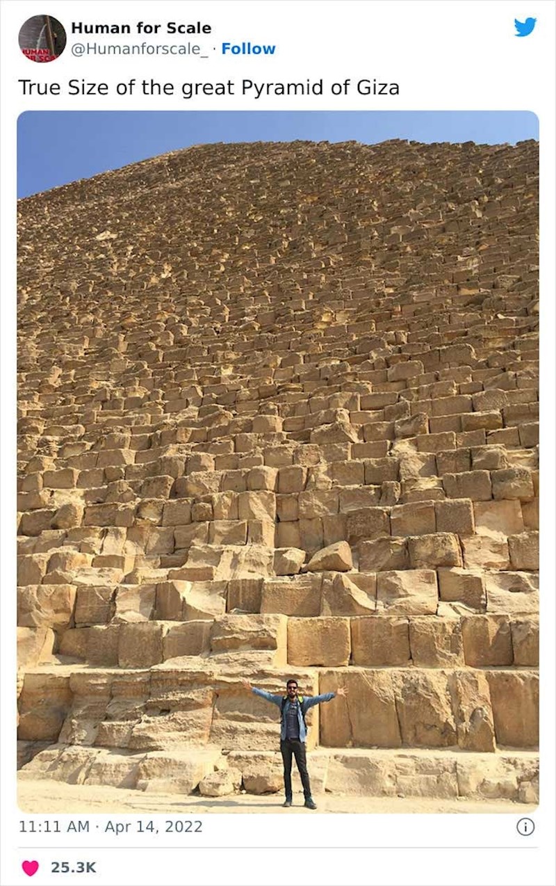 12. Čovjek se fotografirao pokraj piramide, prizor je nevjerojatan