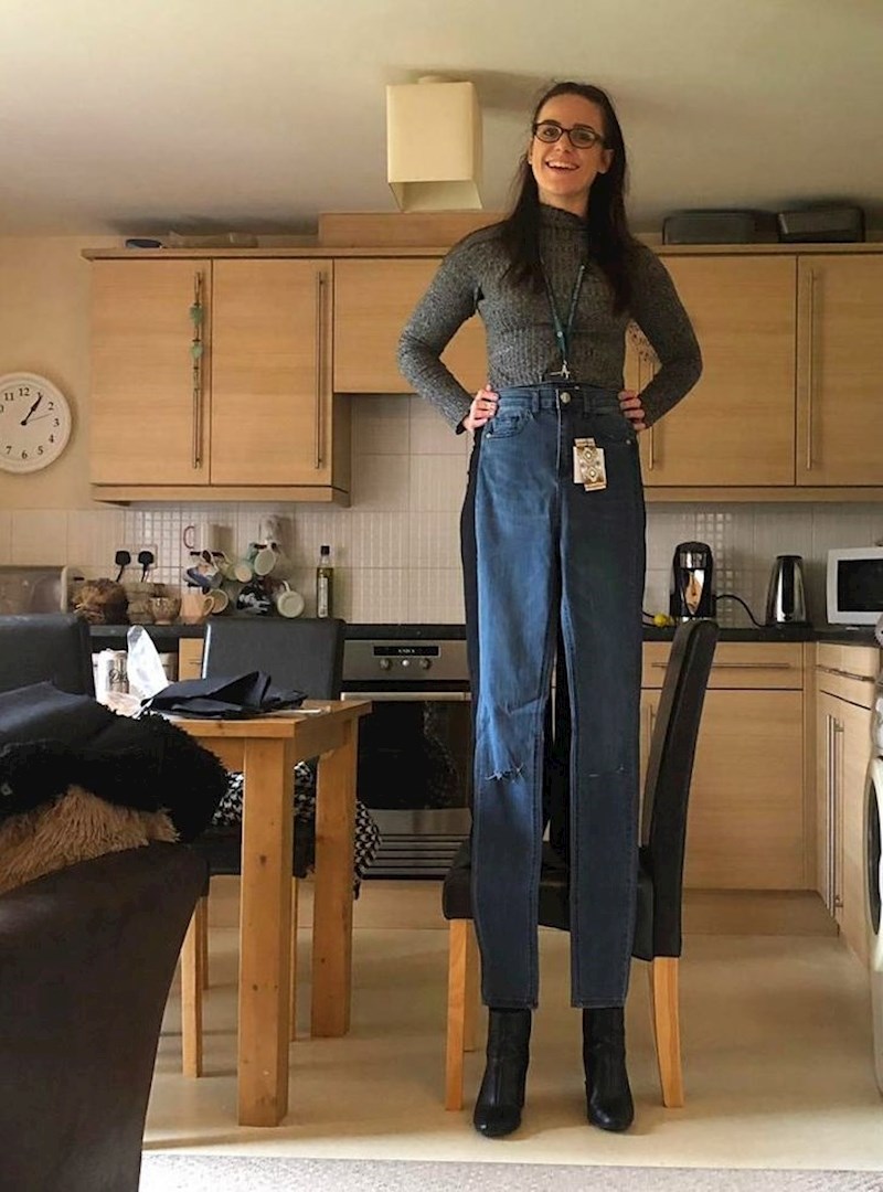 7. Ovo su očito traperice za nekog diva 😃