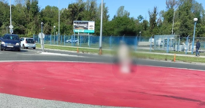 Da, i to je moguće! Pogledajte što je netko ostavio na kružnom toku u Zagrebu
