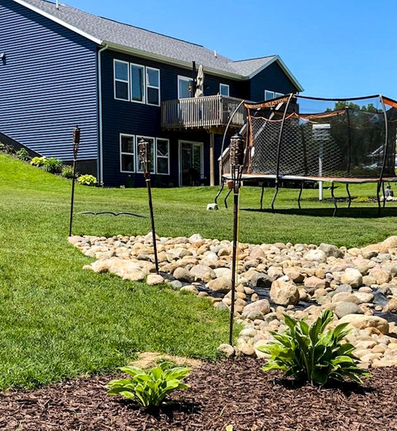 3. Negdje na ovoj fotografiji se nalazi pas