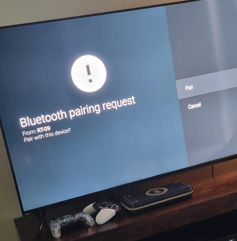 5. Susjedi im se uporno pokušavaju spojiti na televizor. Kada im kažu da to prestanu činiti, prave se da nemaju pojma o čemu je riječ