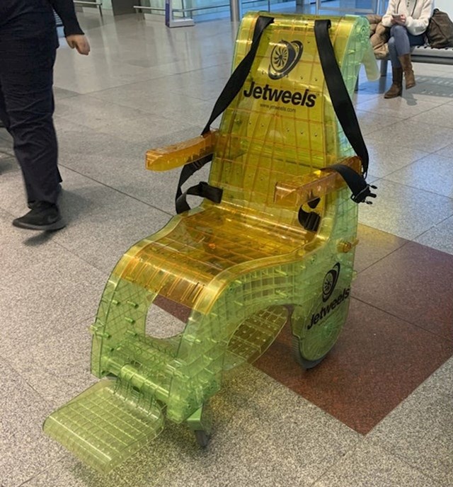 12. Invalidska kolica u zračnoj luci