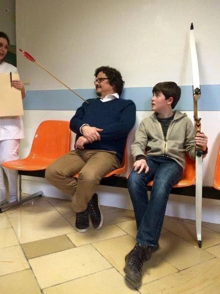 Dogodila se mala nezgoda! Otac i sin čekaju red u bolnici