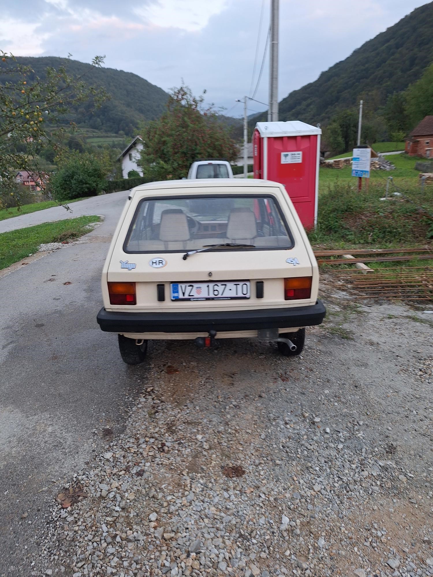 Prodajem yugo zastavu 45a