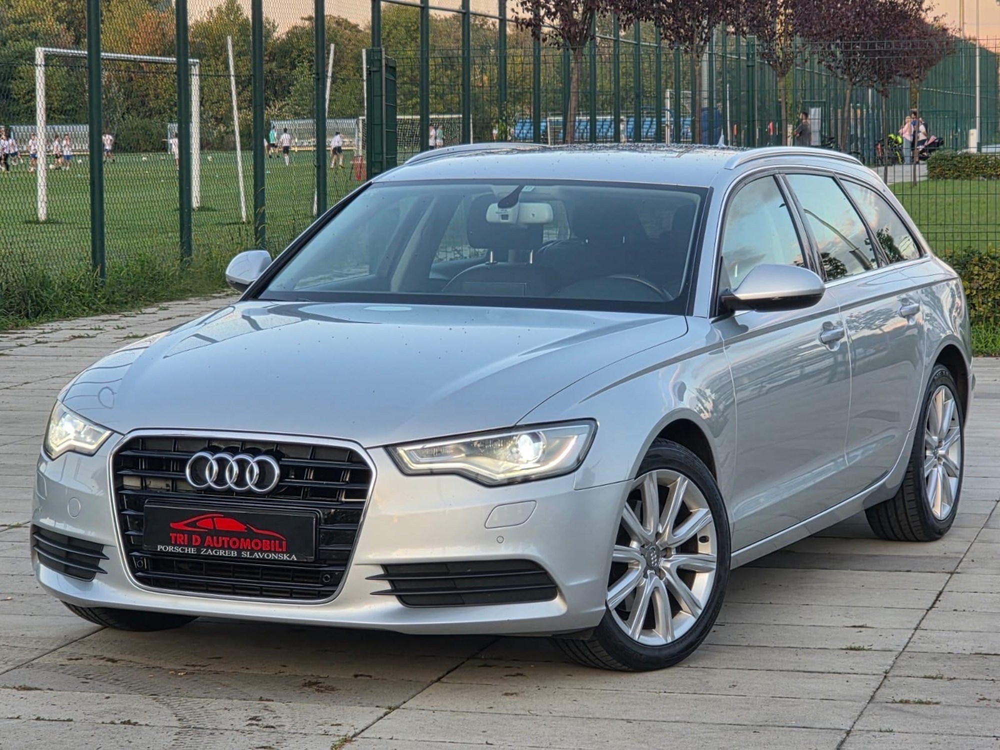 Audi A6 Avant 2.0 TDI TipTronic + F1 2013g NAVI, LED SVIJETLA...