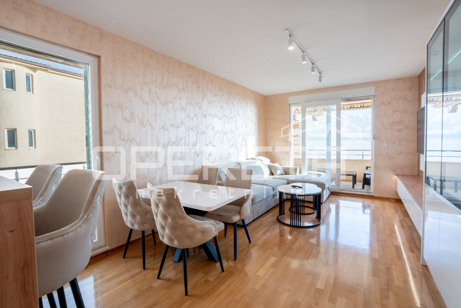 Luksuzan dvosoban stan s panoramskim pogledom na more na Žnjanu