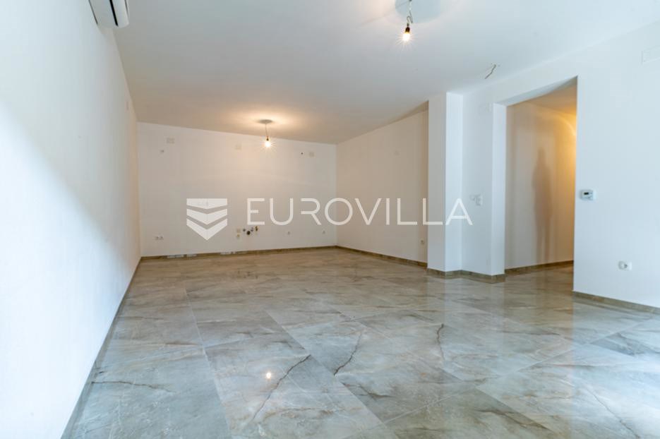 Požega, četverosoban stan u prizemlju