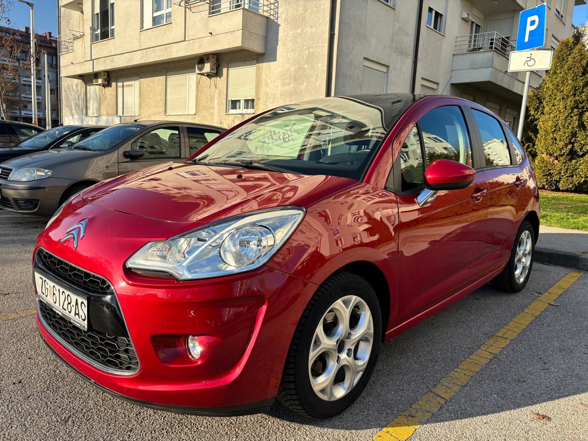 Citroen C3, 1.4 benzin, 1. Vlasnik, samo 50ooo kilometara, servisna