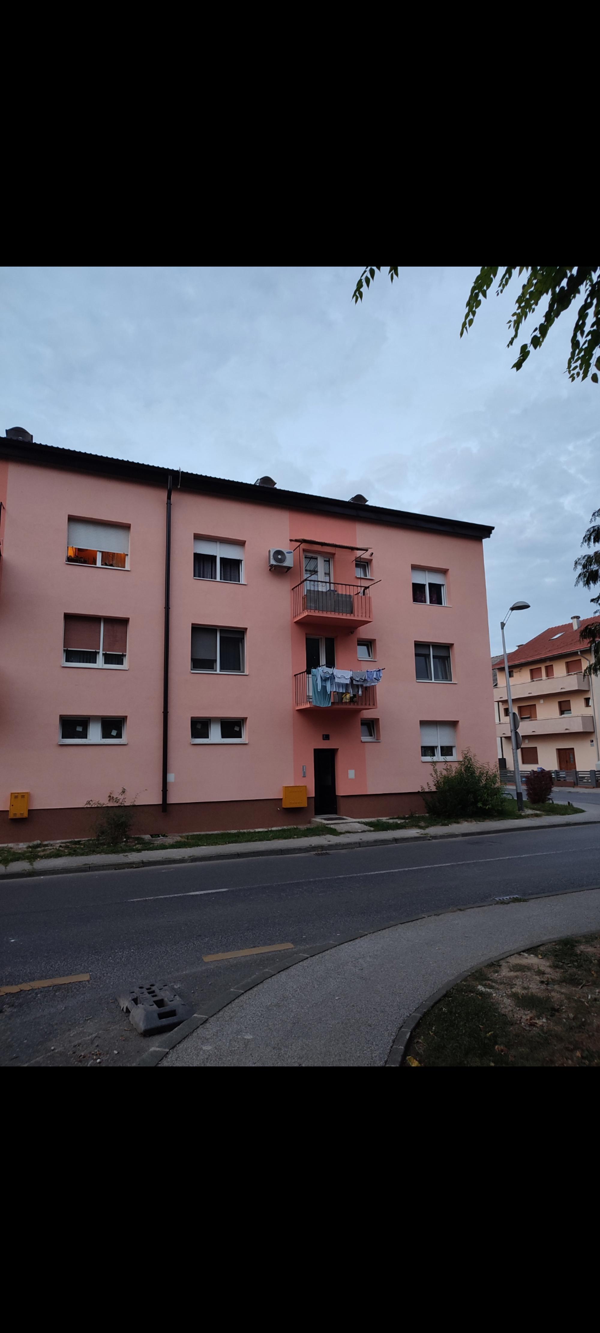 Stan 47 kvadrata u centru Botinca ( trenutno bez agencija)
