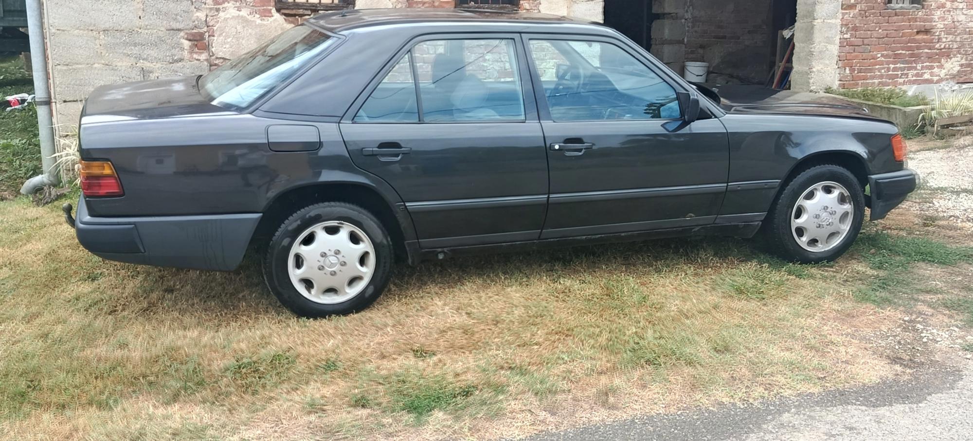 Mercedes W124 200D
