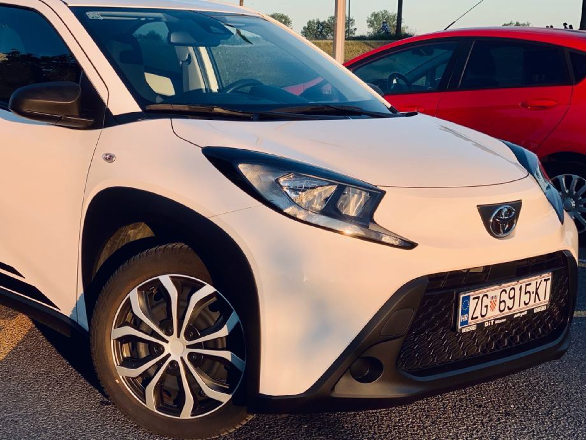 Toyota Aygo X, SAMO 28500km, reg. do 12/2026, zimske+ljetne gume