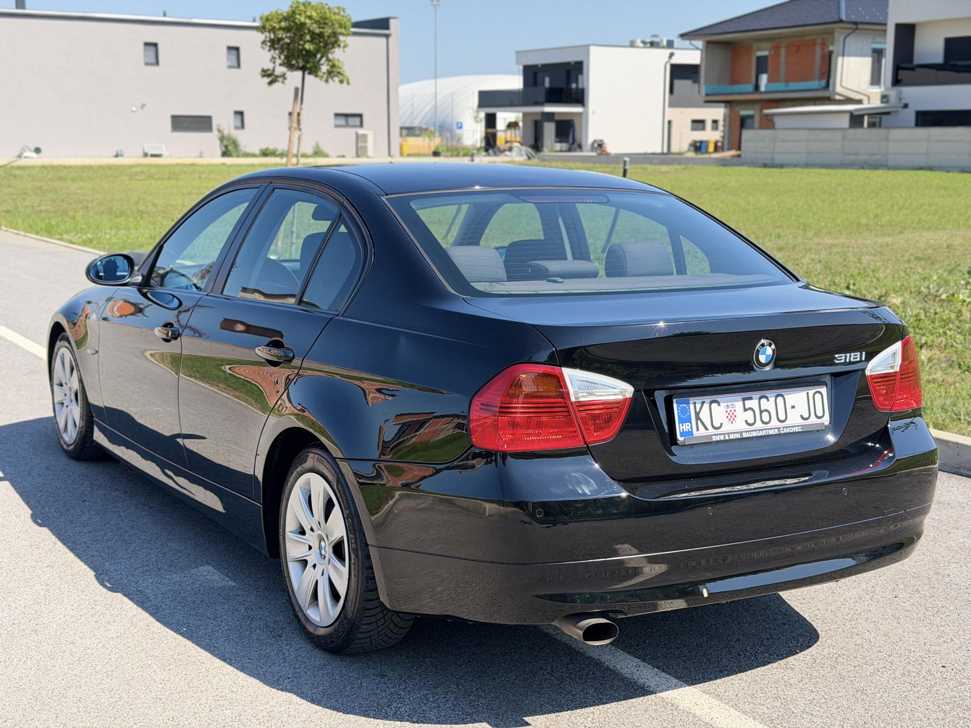 BMW 318 i klima,grijanje sjedala,tempomat,parking senzori,kuka,top stanje