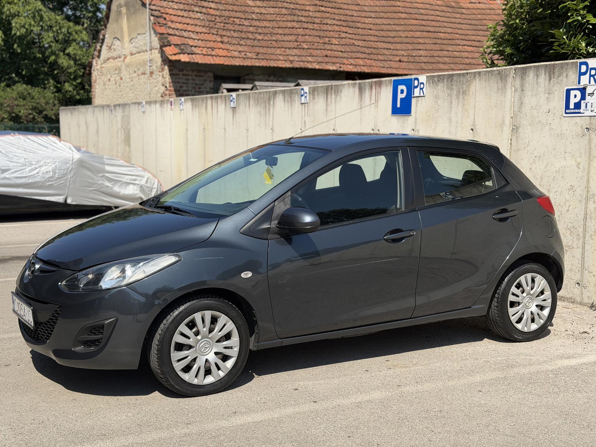 MAZDA 2 1,3 benzin klima,nije uvoz,potvrda km,odlicna