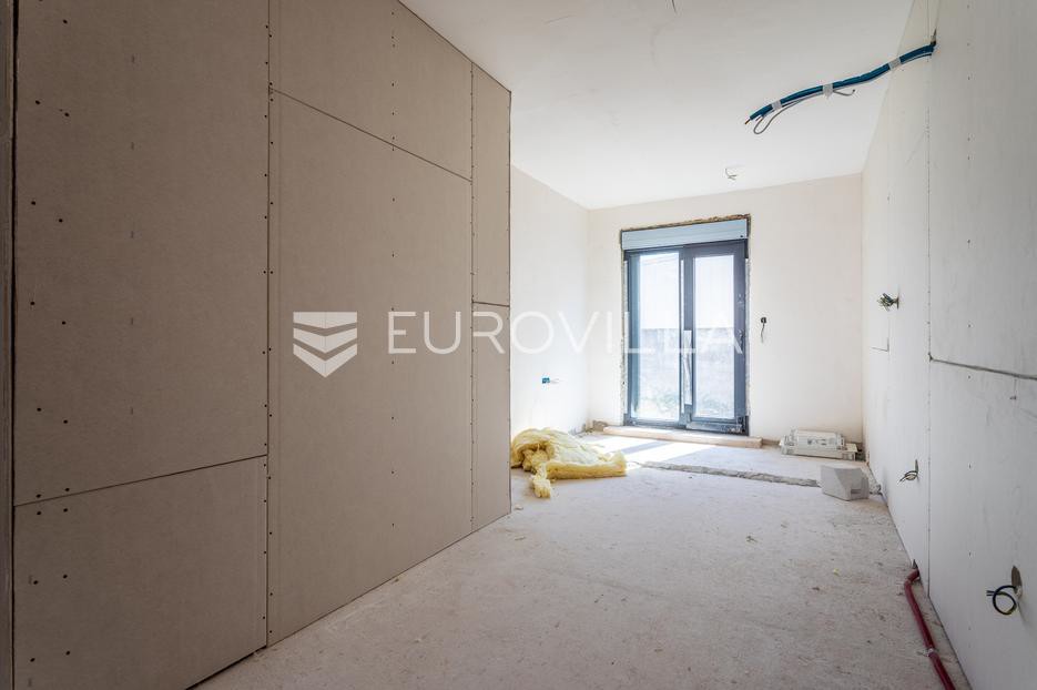Podstrana, jednosoban apartman na prvom katu