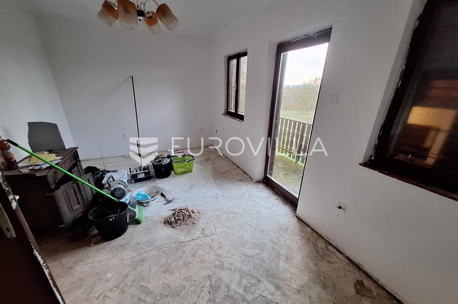 Karlovac, Popović Brdo, kuća 130 m² na parceli 5250 m²
