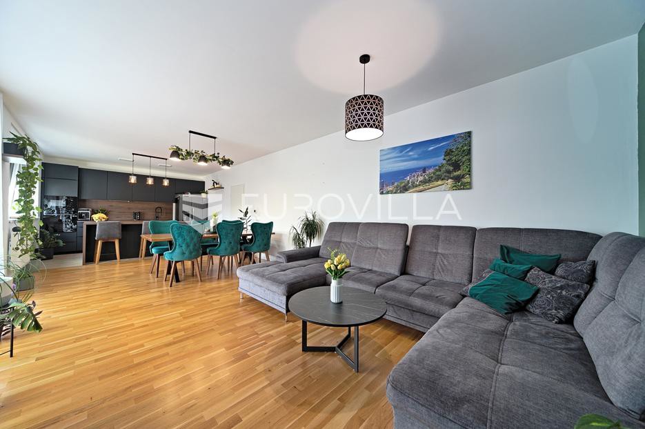 Osijek, Retfala, prodaja moderno i elegantno uređenog stana površine 97,86 m², s garažnim parkingom