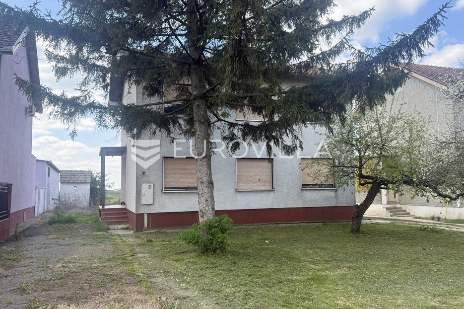 Osijek, Klisa, prodaje se kuća katnica na parceli površine 745 m²