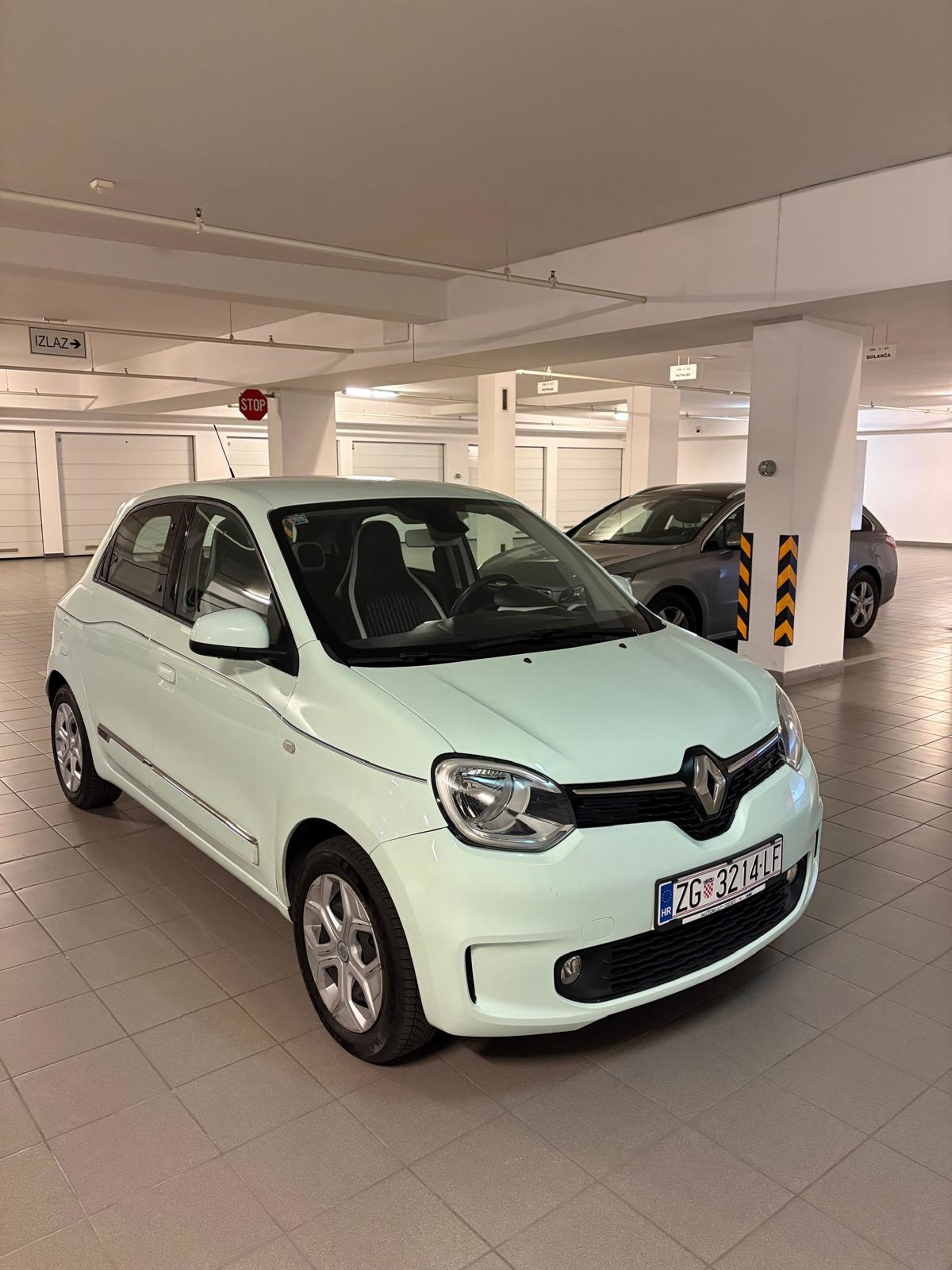 Renault Twingo SCe FACELIFT; KOZA; VELIKI DISPLAY; 62 000 KM; REG godinu dana 09/27