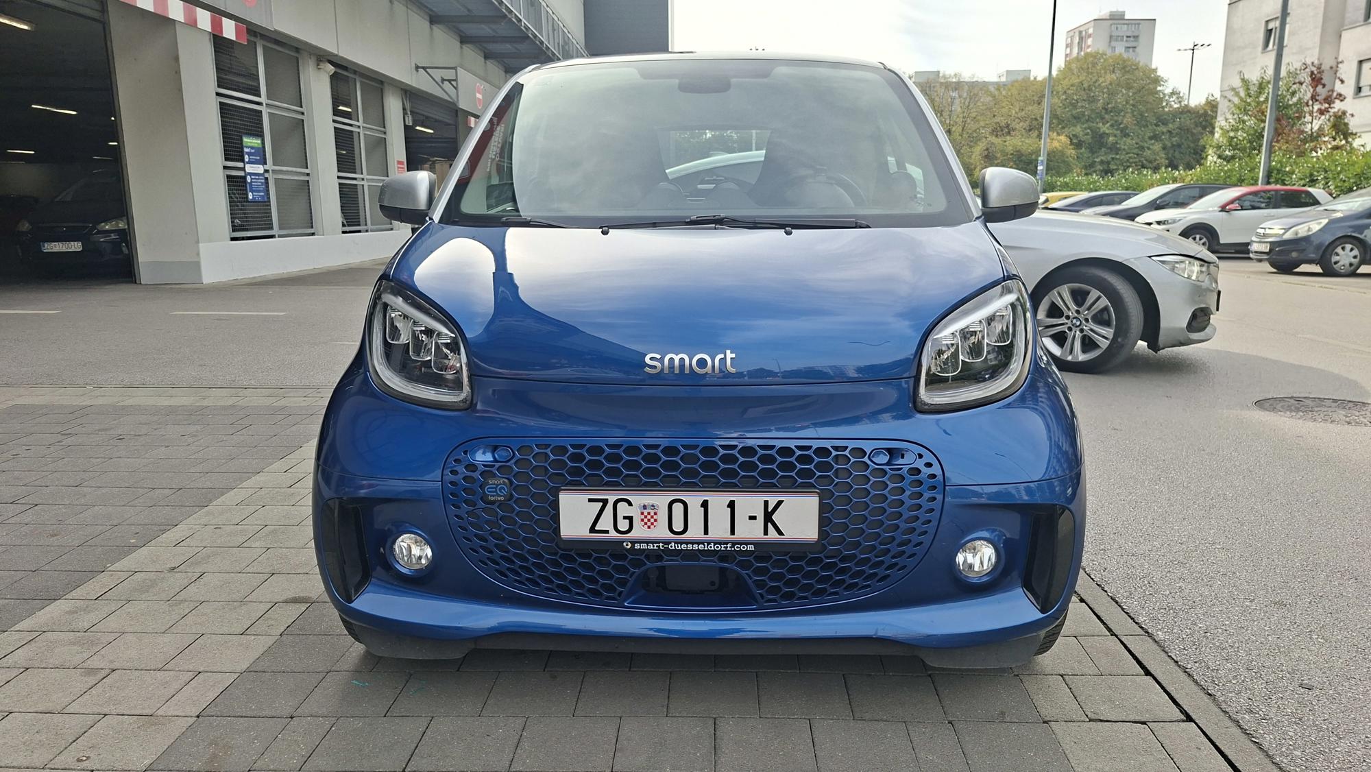 Smart fortwo EQ Exclusive oprema kao nov !!!