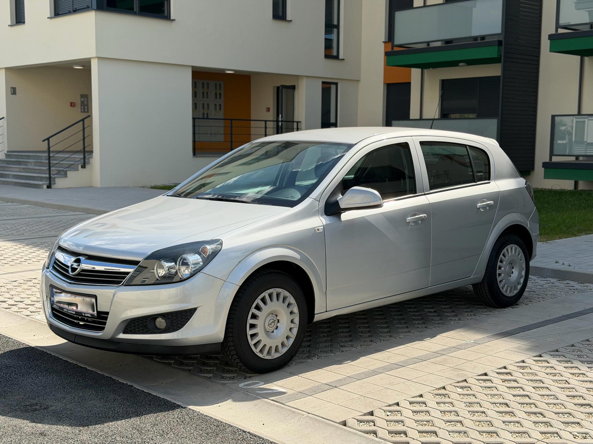 OPEL ASTRA 1.4 benzin 2011/2012. KLIMA, reg god dana, samo 128tkm, nije uvoz, potvrda km