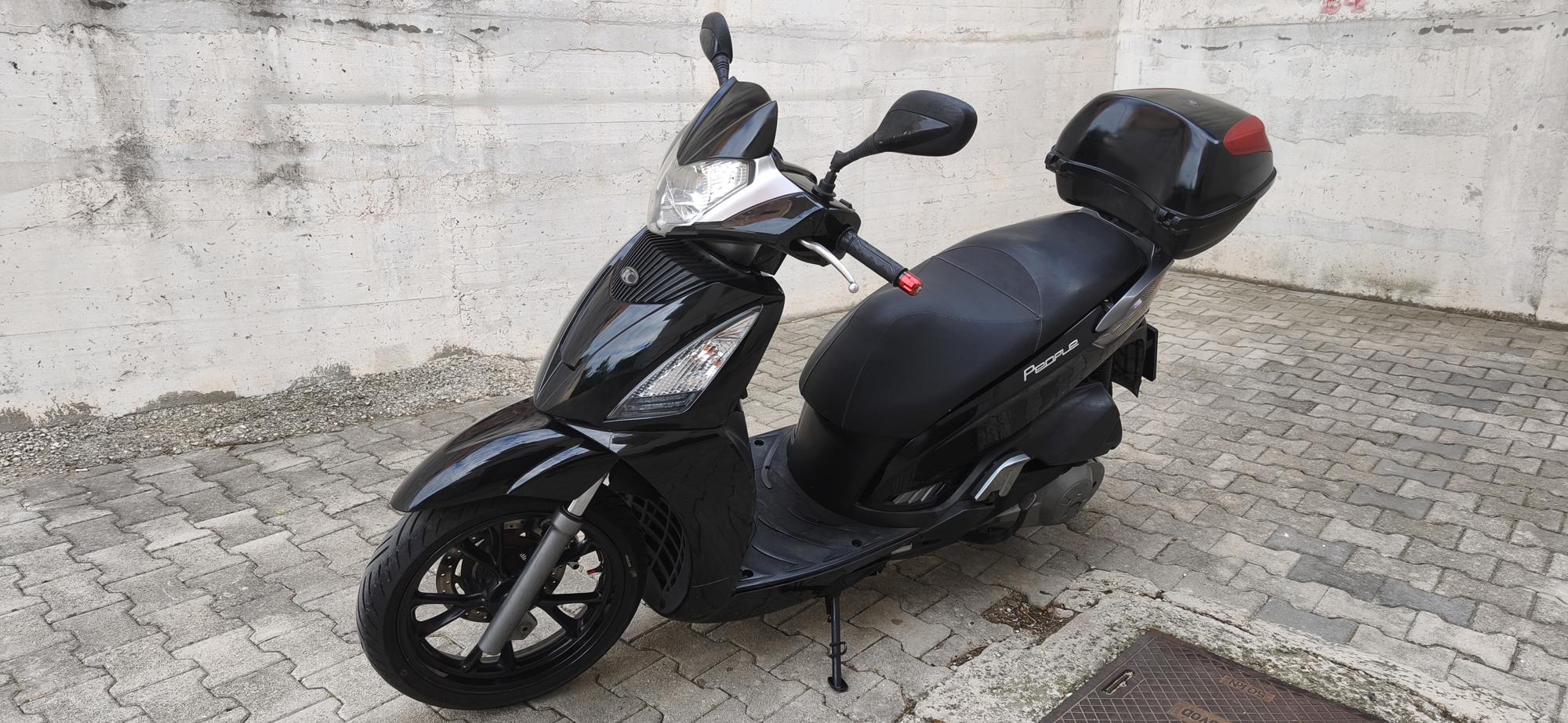 KYMCO People GT300i, 2011. godište