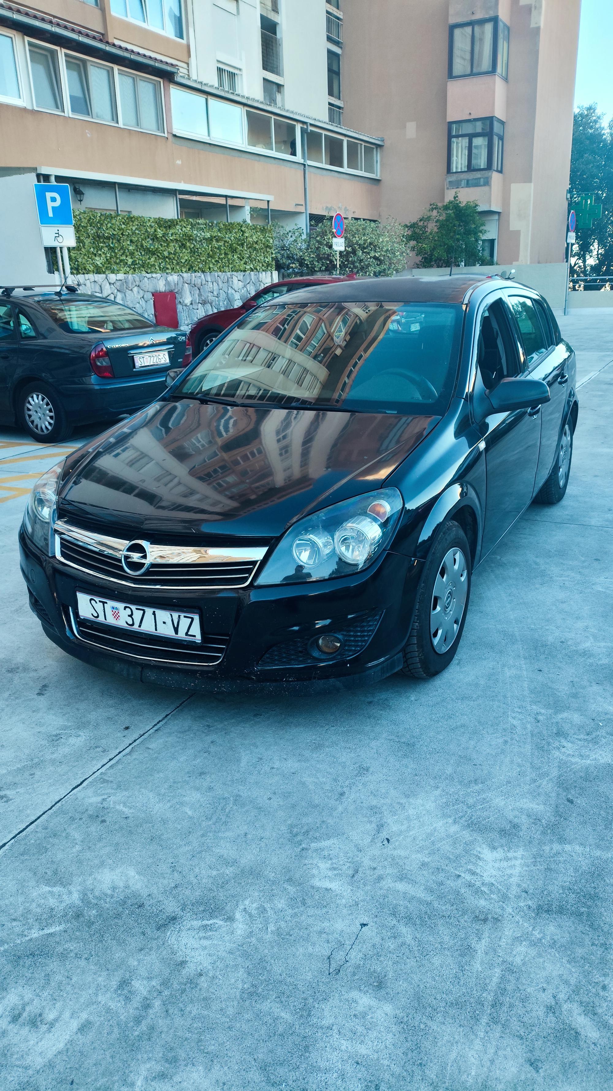 Opel Astra H Classic 1.6 benzin, 2012. godište – 181.000 km