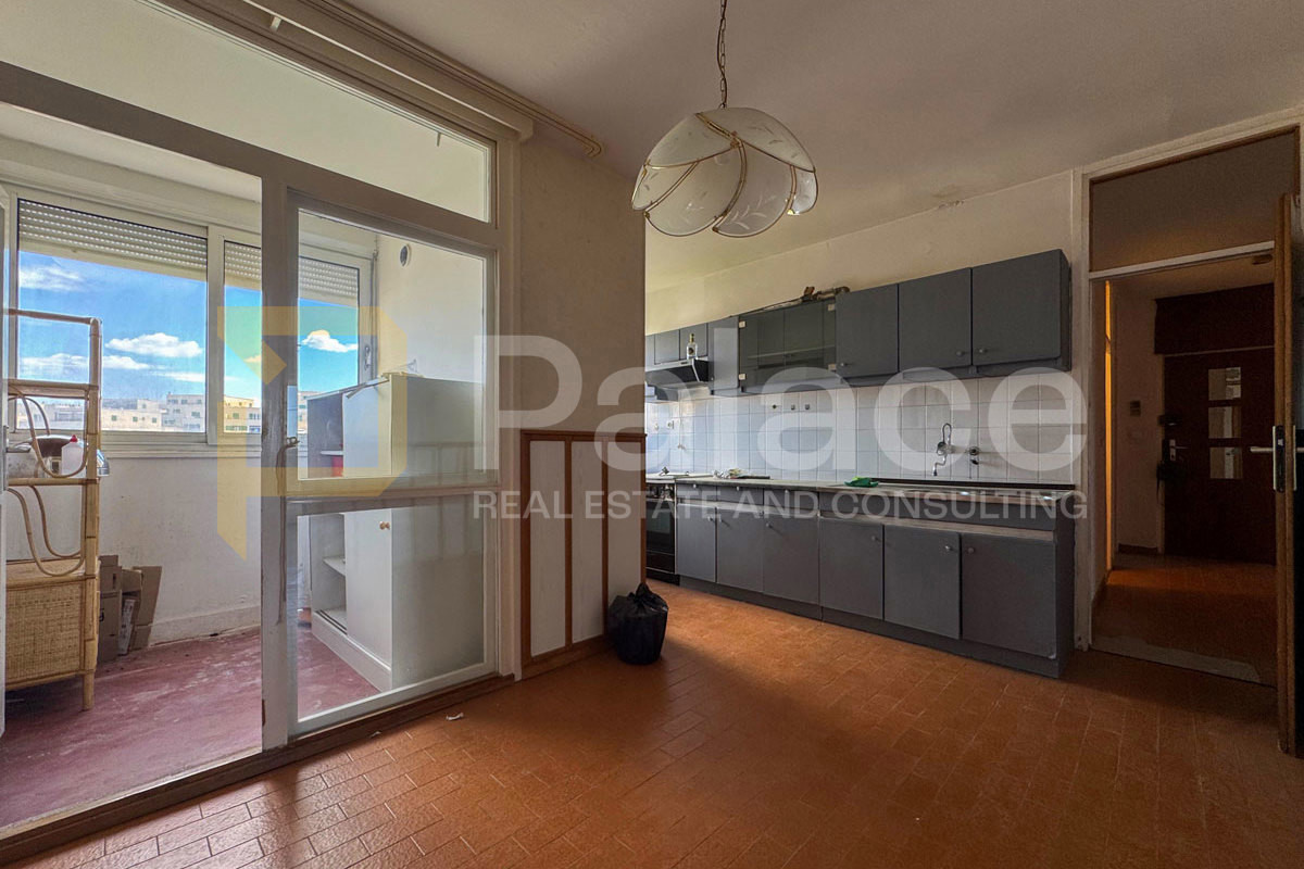 Prostrani dvosoban stan, Šubićevac, 81 m2