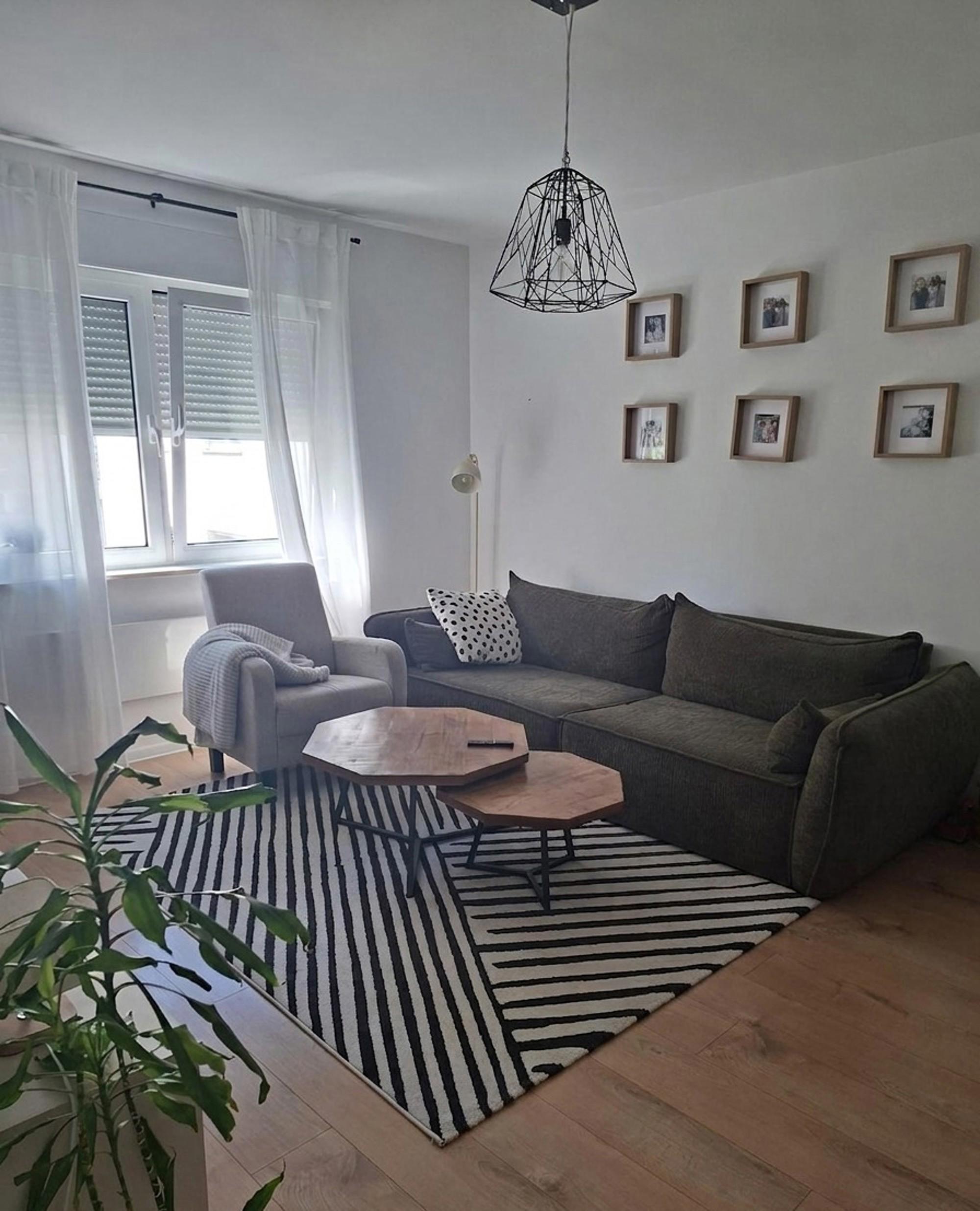 OSIJEK, CENTAR, renoviran i potpuno uređen dvosoban stan 3.kat 60 m2