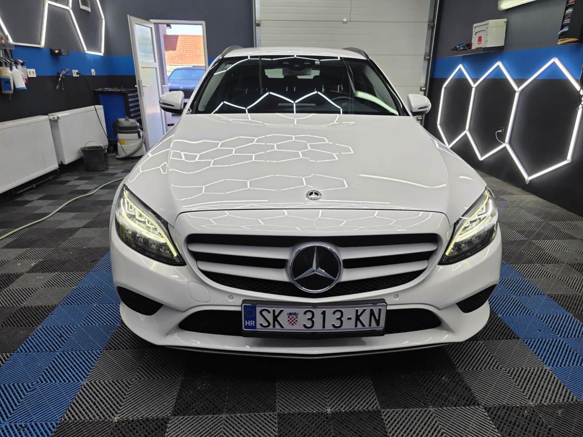 PRODAJE SE: Mercedes C200d 2019 – automatik, 118 KW!