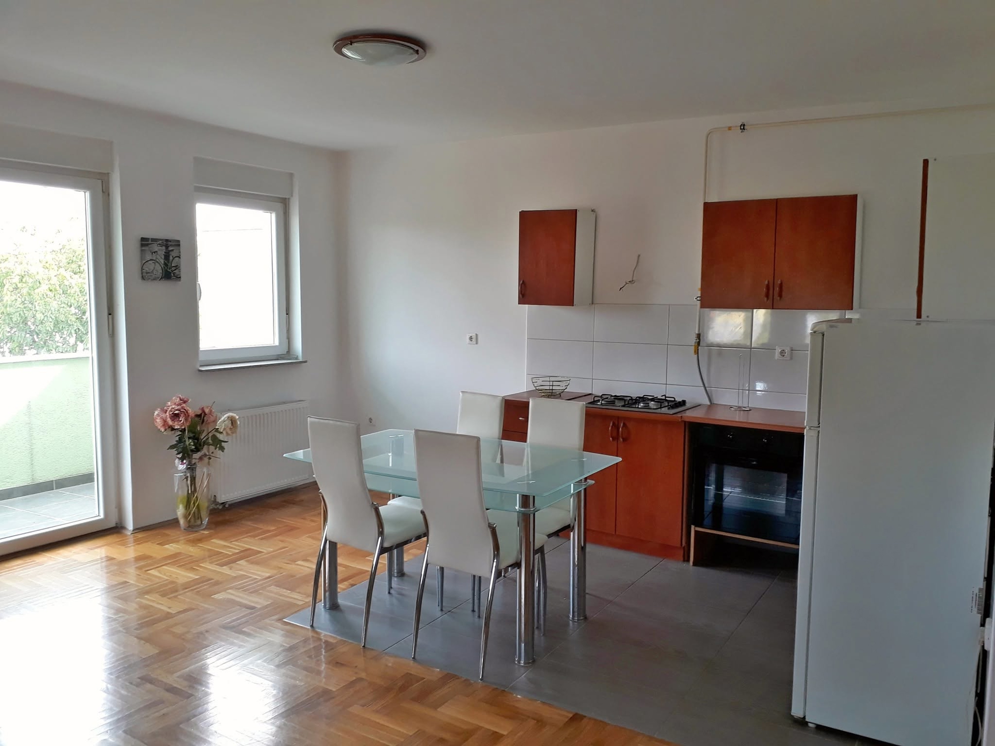 Prodaja trosobni namješteni stan 66m2, zgrada | 2 balkona + privatni parking - Osijek – Jug 2