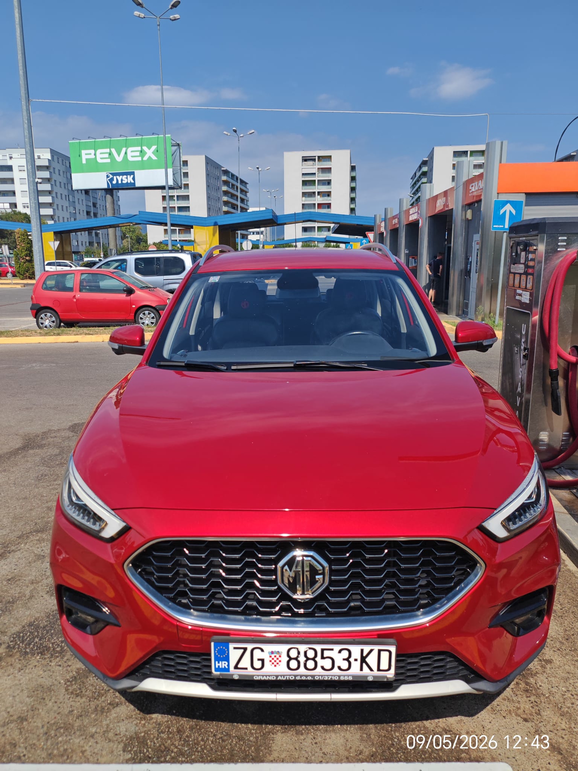 Prodajem MG ZS