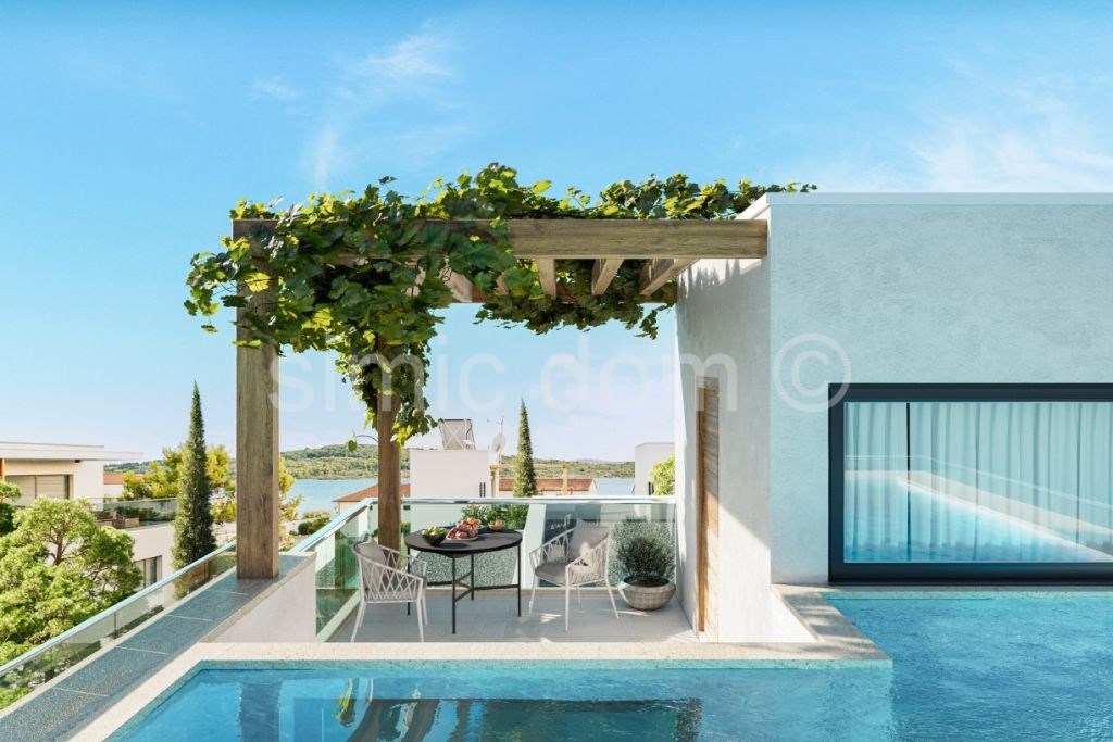 Predivna kuća s bazenom blizu plaže, Srima