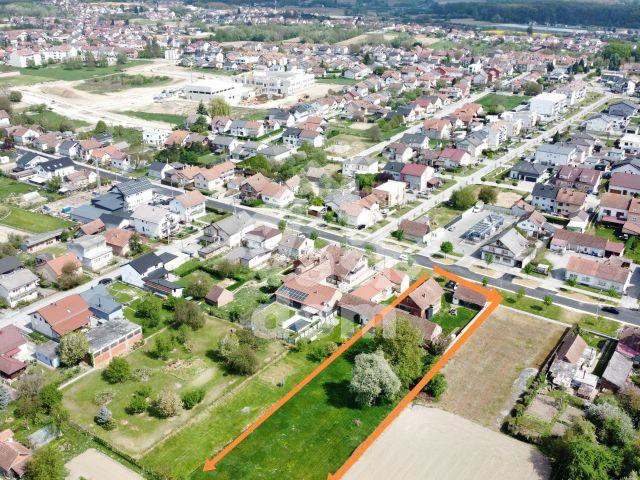 BJELOVAR, KUĆE, GOSPODARSKE ZGRADE I ZEMLJIŠTE 2513 m2-PRILIKA