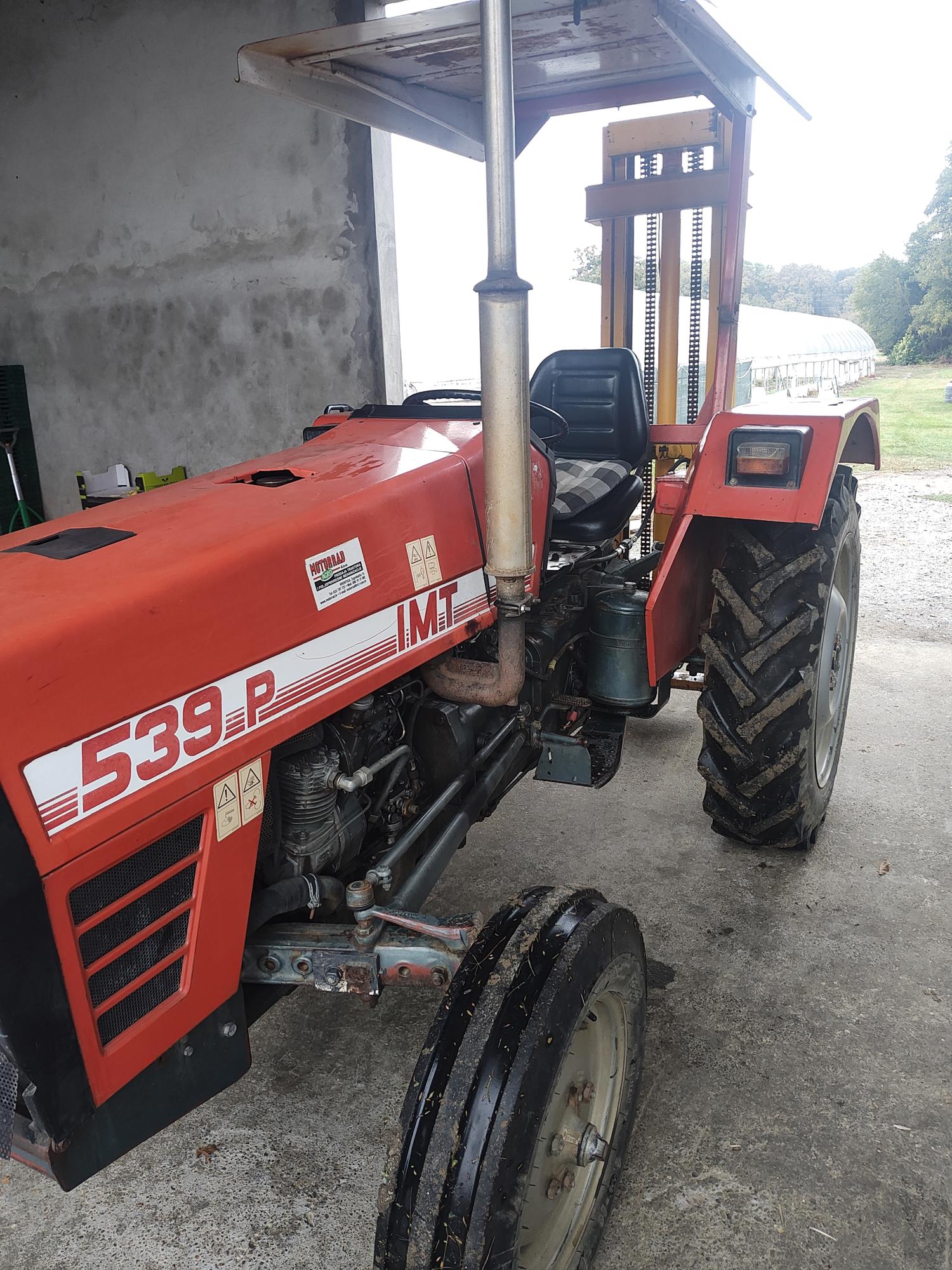 Traktor imt 539